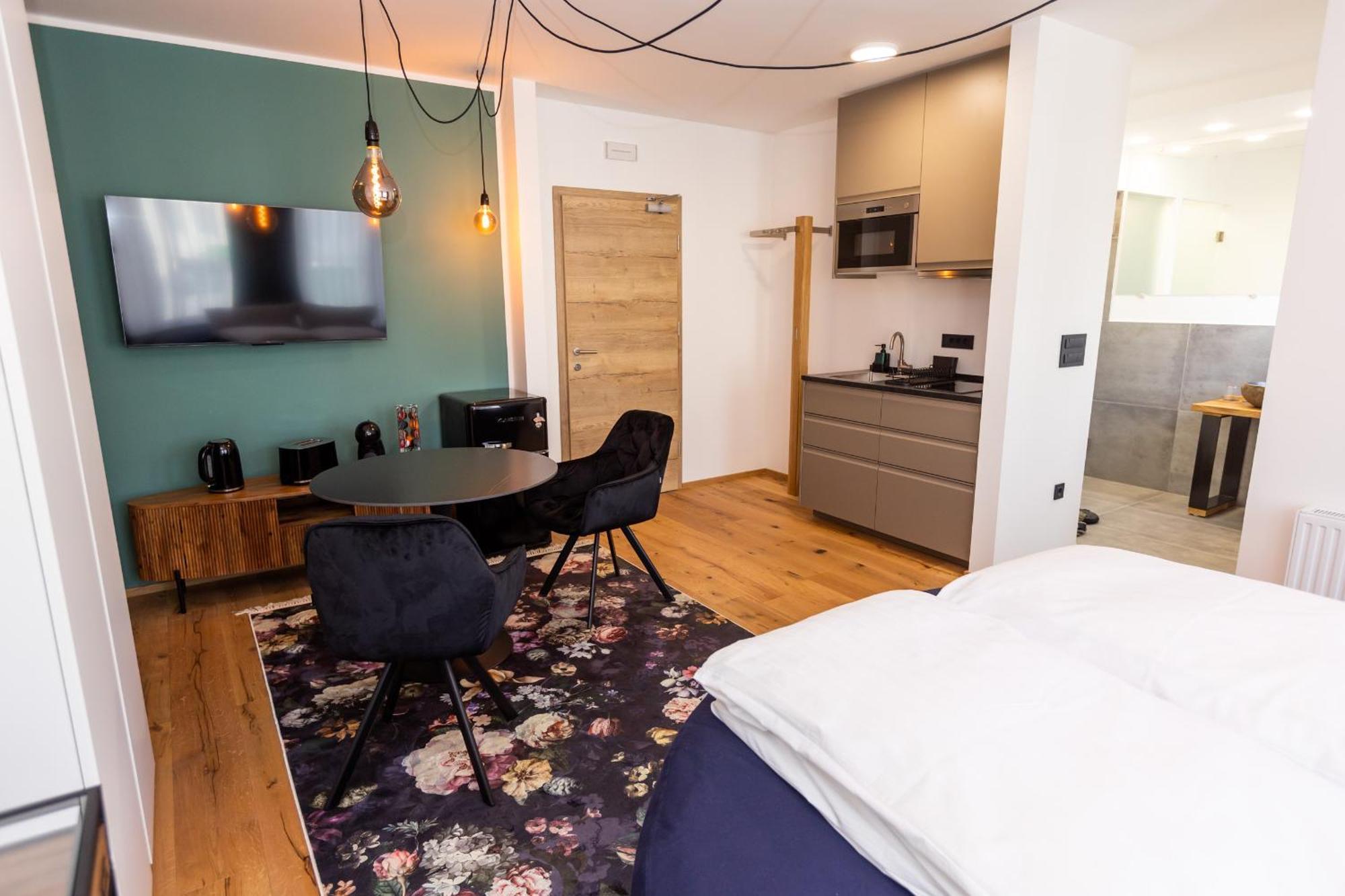 Kavenija Apartmaji - Free Parking マリボル エクステリア 写真